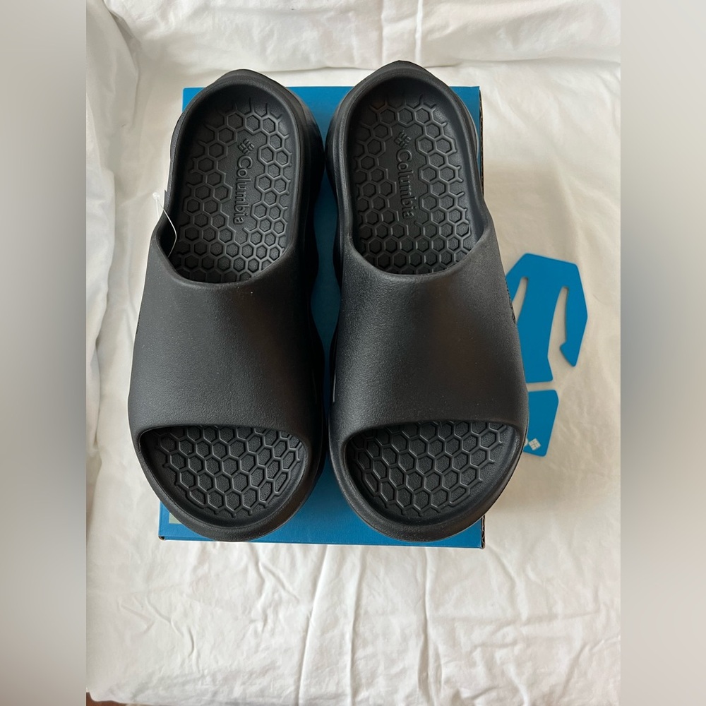 Women’s Thrive™ Revive Slide Sandal, Black, size 6 (fits 6.5) NWT, NIB